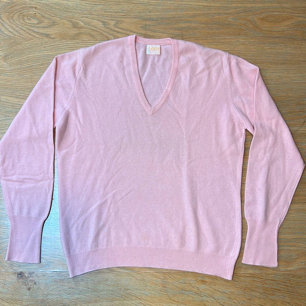 VTG Barrie Pure Cashmere V-Neck Sweater Womens